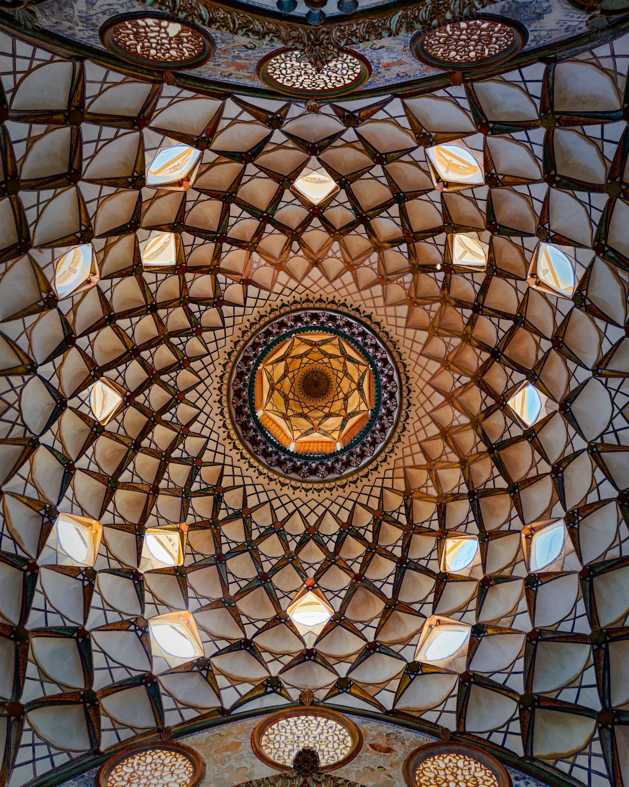 Diploma in Integrative Psychotherapy — integration, structure, depth.